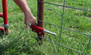 Farm gates, installation